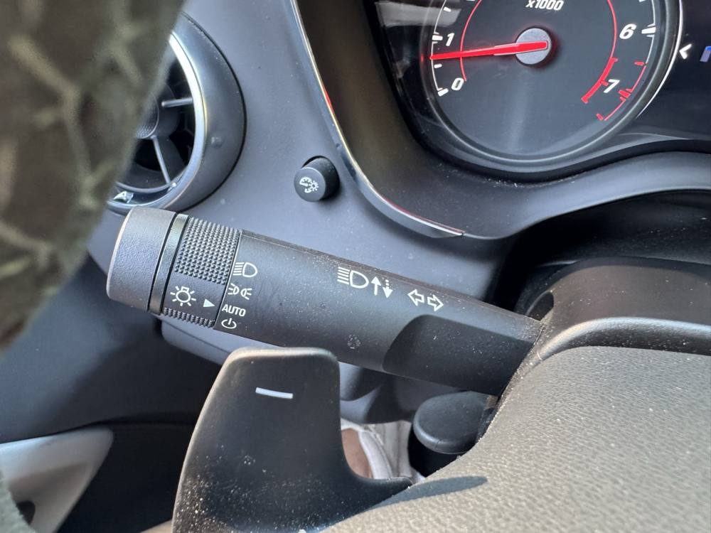 2023 Chevrolet Camaro — photo 24 of 44
