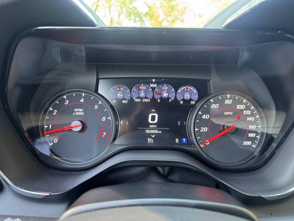 2023 Chevrolet Camaro — photo 25 of 44