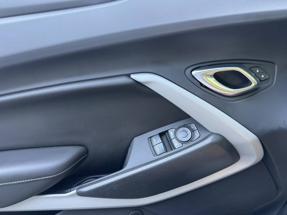 2023 Chevrolet Camaro — photo 28 of 44
