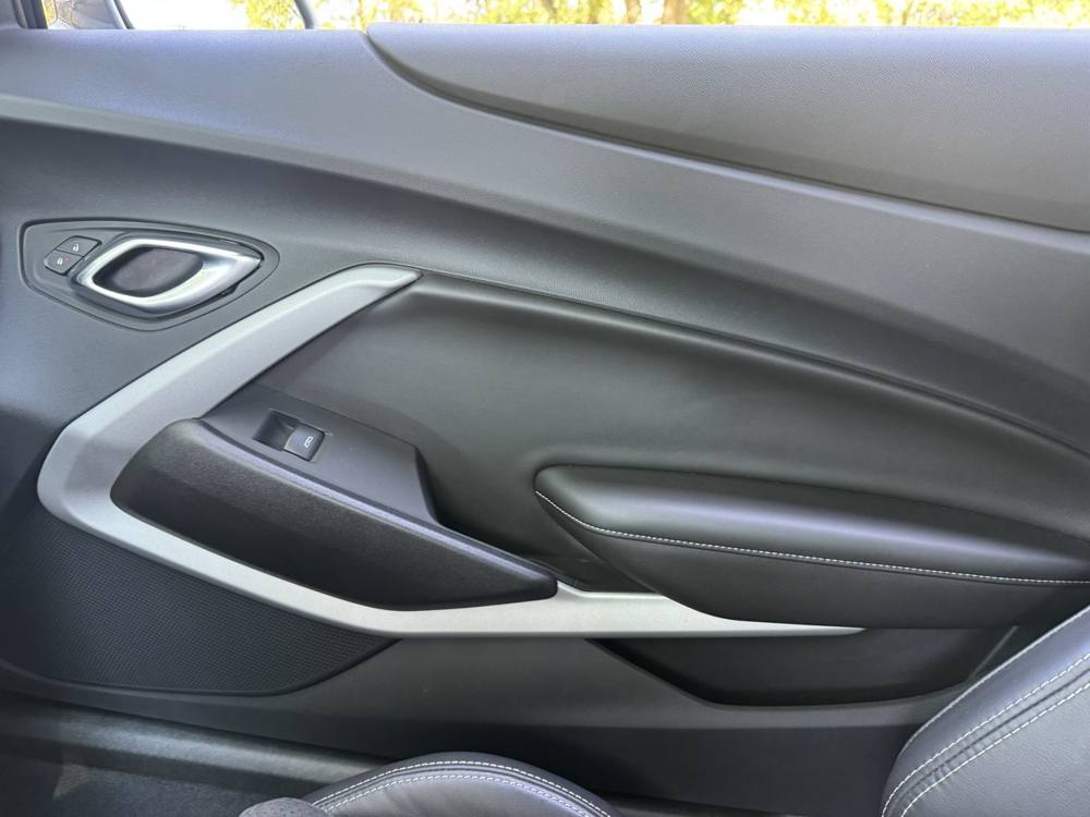 2023 Chevrolet Camaro — photo 29 of 44