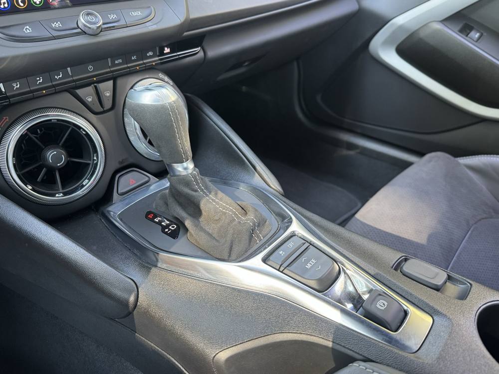 2023 Chevrolet Camaro — photo 33 of 44