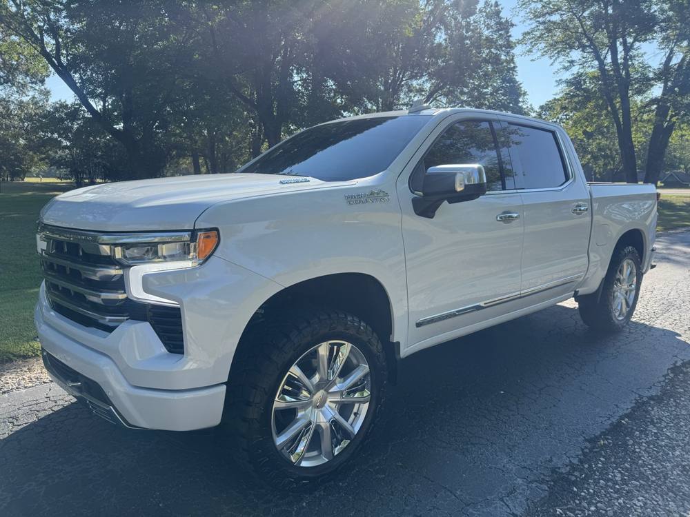 2026 Chevrolet Silverado 1500 — photo 2 of 44