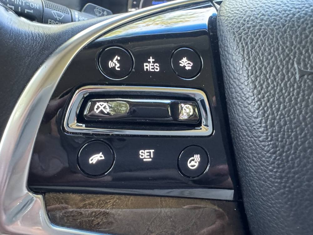 2019 Cadillac Escalade ESV — photo 24 of 41