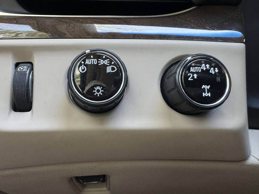 2019 Cadillac Escalade ESV — photo 28 of 41