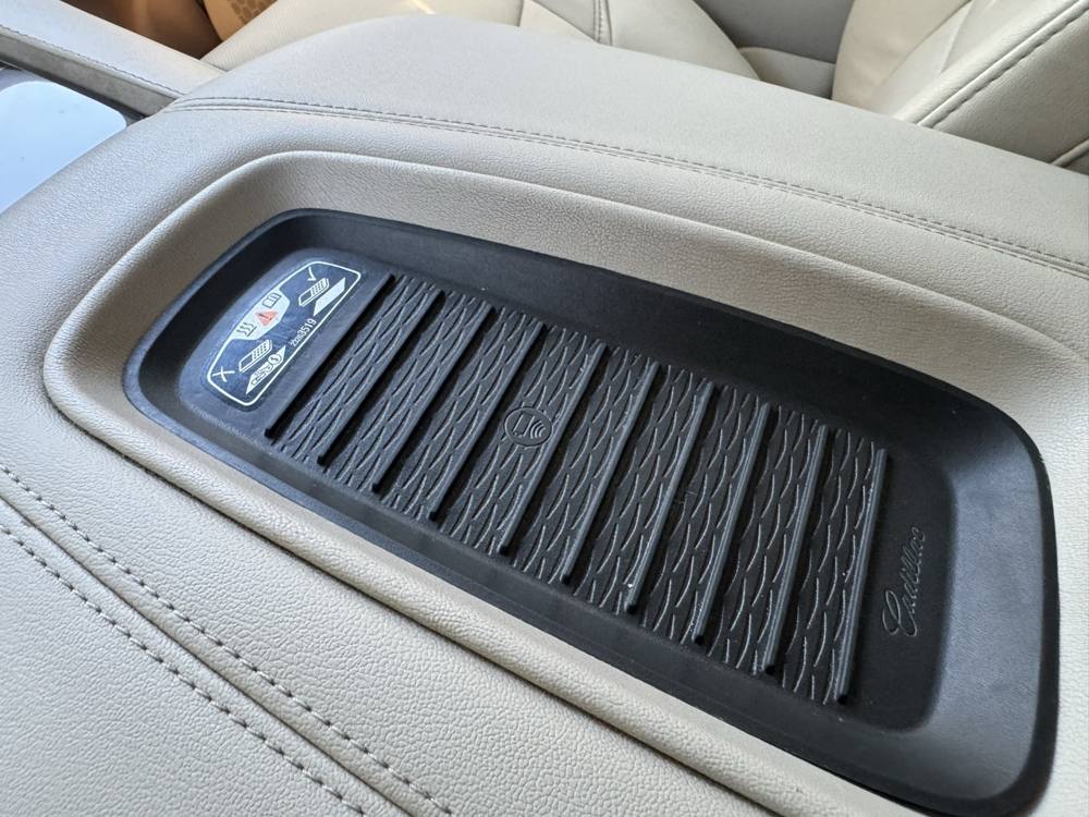 2019 Cadillac Escalade ESV — photo 36 of 41
