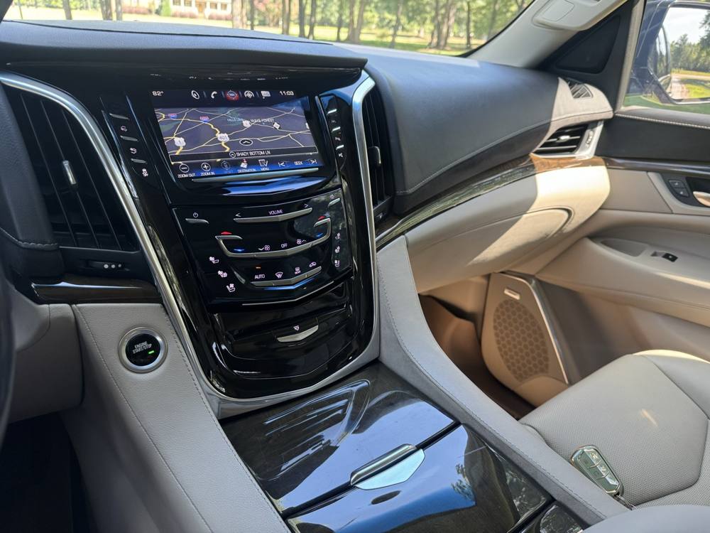 2019 Cadillac Escalade ESV — photo 37 of 41