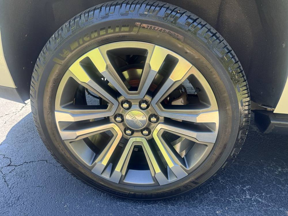 2018 GMC Yukon — photo 10 of 43