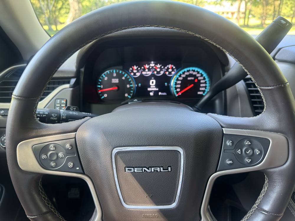 2018 GMC Yukon — photo 24 of 43