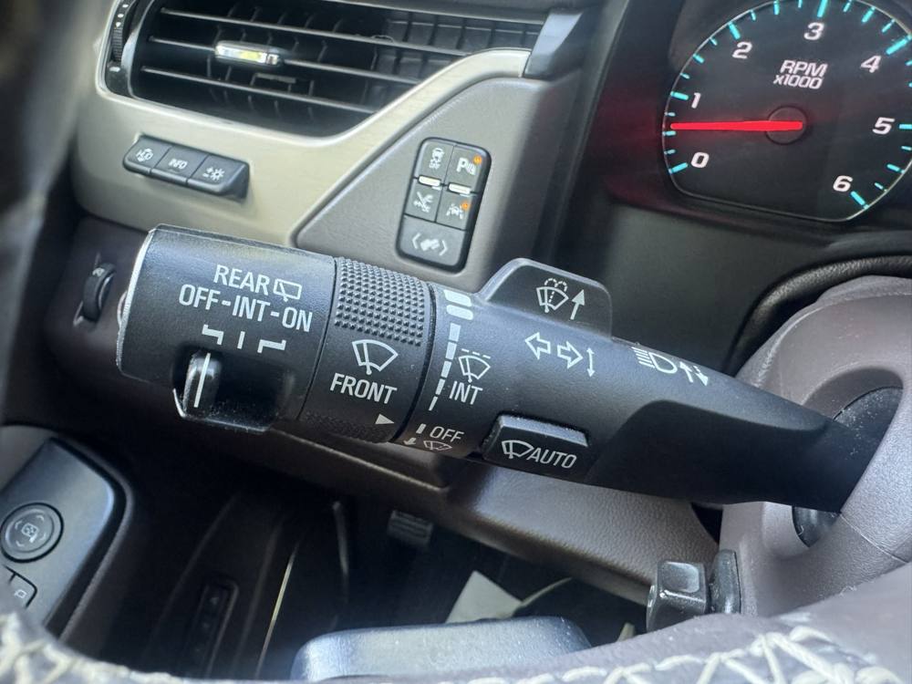 2018 GMC Yukon — photo 27 of 43