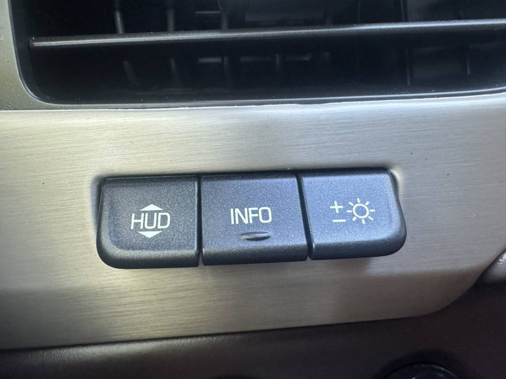 2018 GMC Yukon — photo 30 of 43