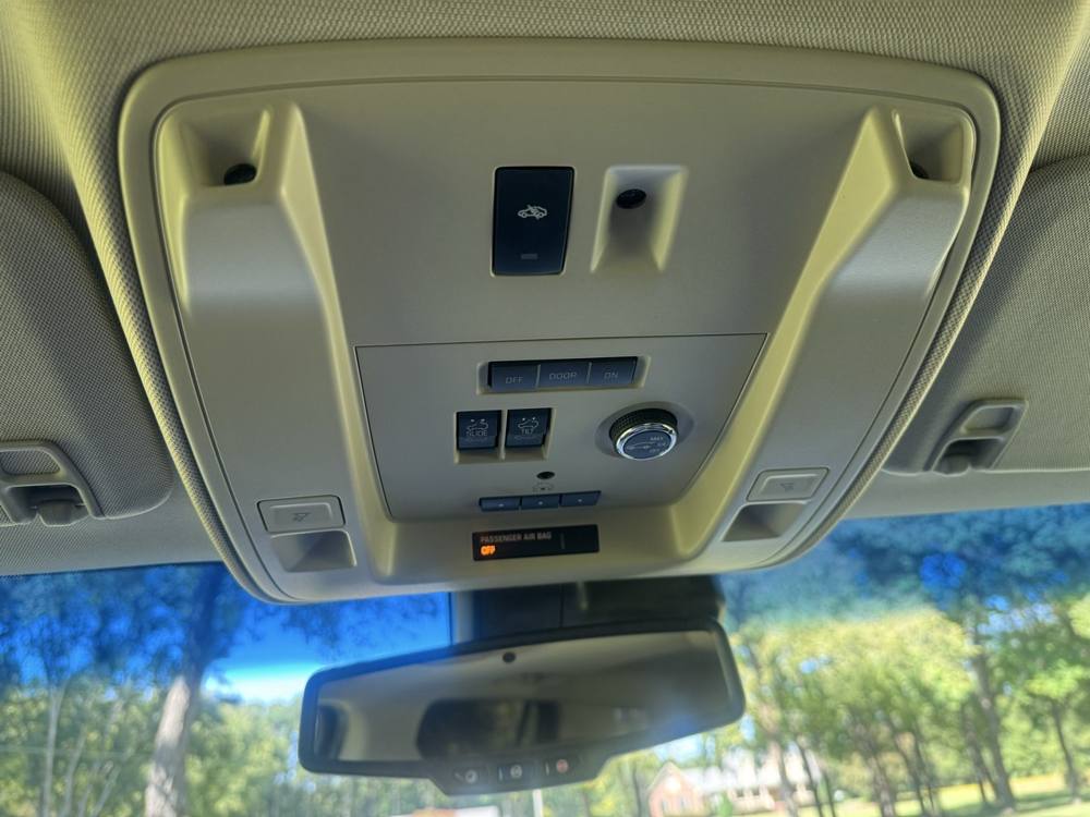 2018 GMC Yukon — photo 39 of 43