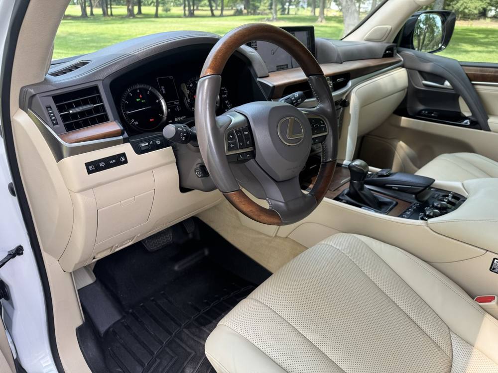 2021 Lexus LX — photo 14 of 42