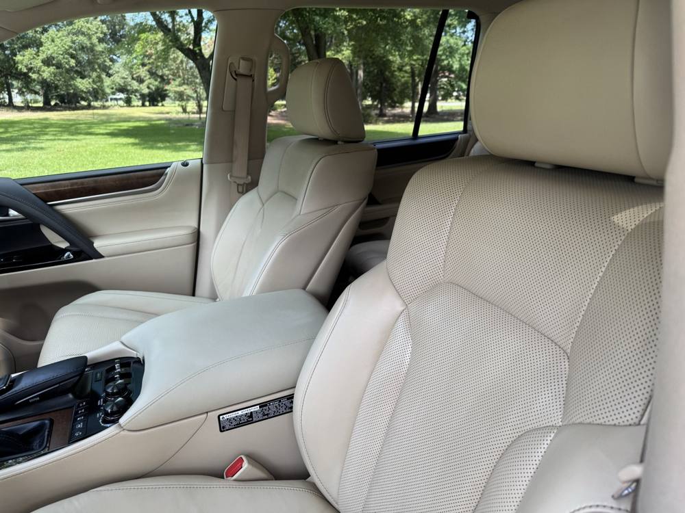 2021 Lexus LX — photo 15 of 42
