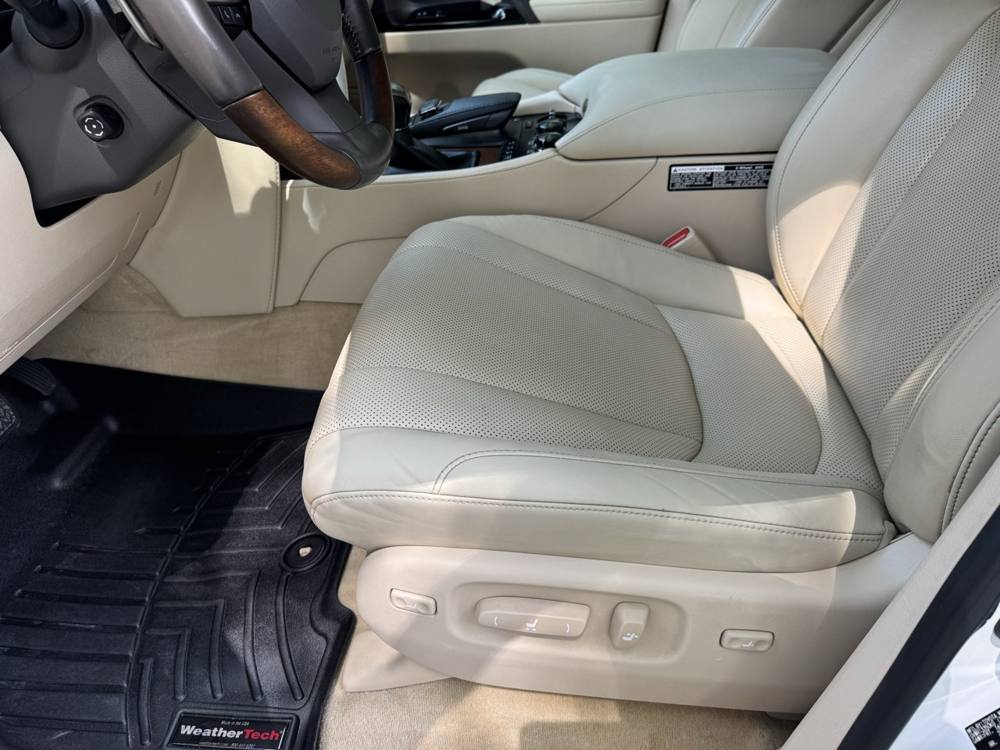 2021 Lexus LX — photo 16 of 42