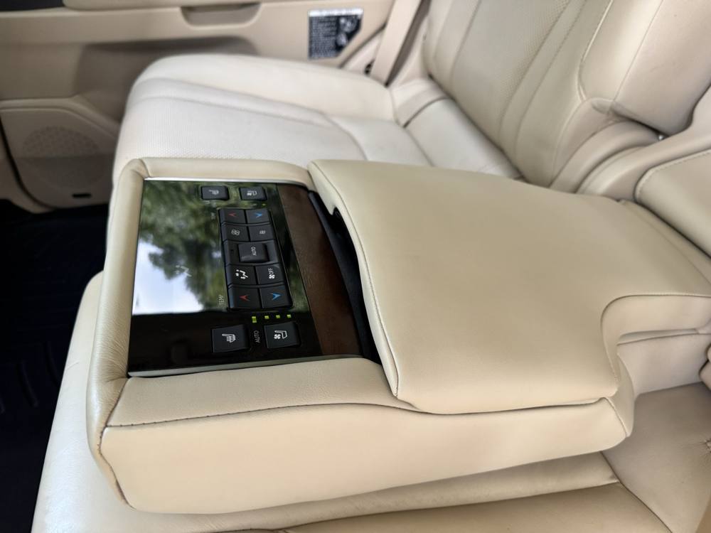 2021 Lexus LX — photo 19 of 42