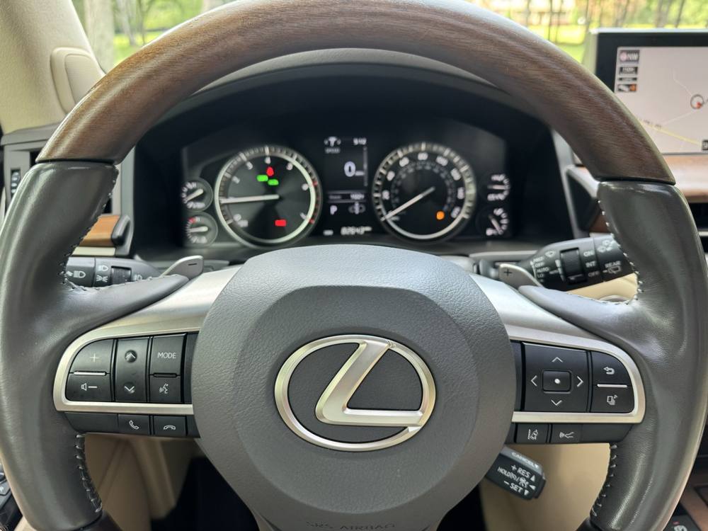 2021 Lexus LX — photo 20 of 42