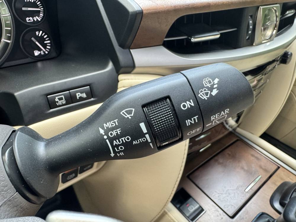 2021 Lexus LX — photo 23 of 42