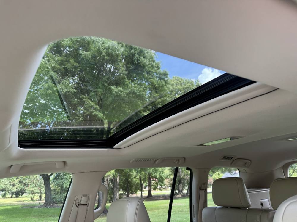 2021 Lexus LX — photo 24 of 42