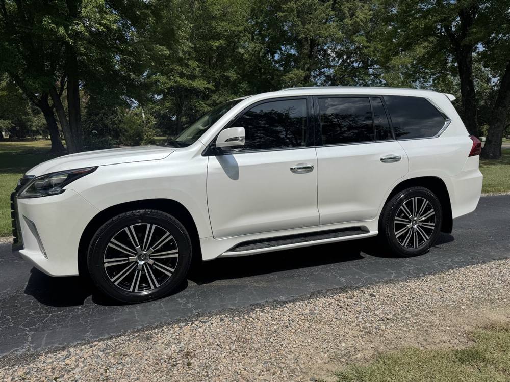 2021 Lexus LX — photo 3 of 42