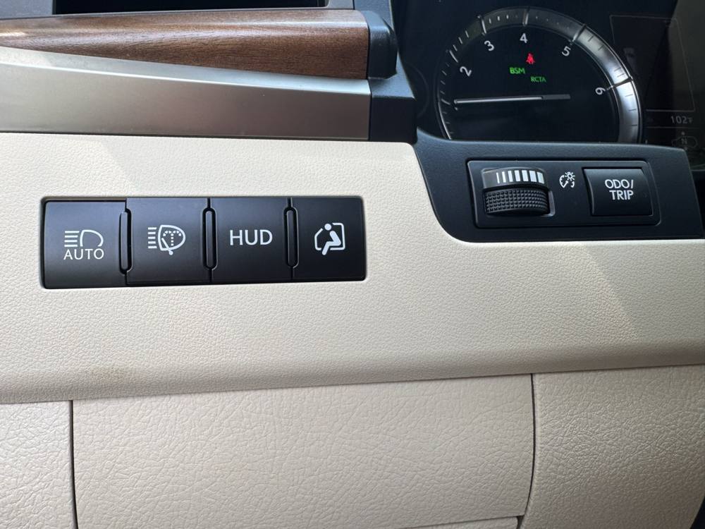2021 Lexus LX — photo 30 of 42