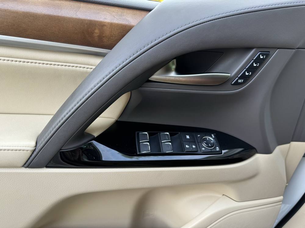2021 Lexus LX — photo 31 of 42