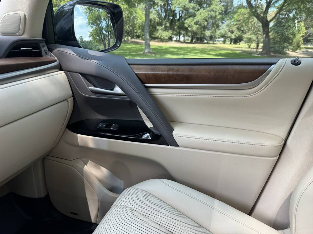 2021 Lexus LX — photo 32 of 42