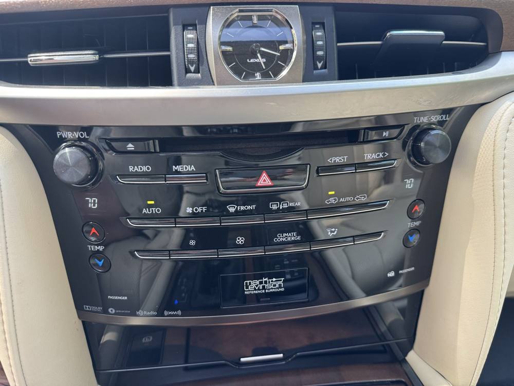 2021 Lexus LX — photo 36 of 42