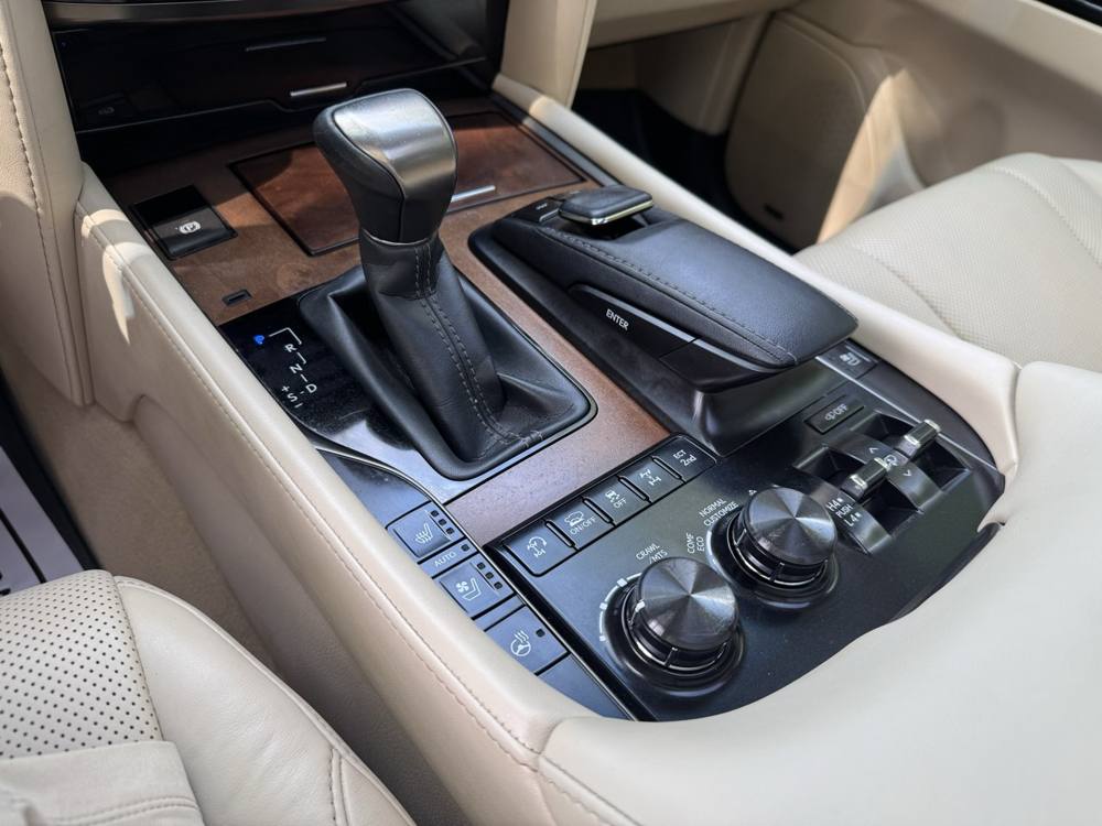 2021 Lexus LX — photo 37 of 42