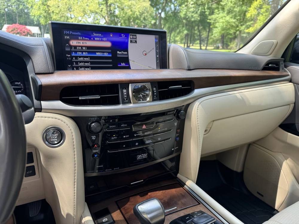 2021 Lexus LX — photo 38 of 42