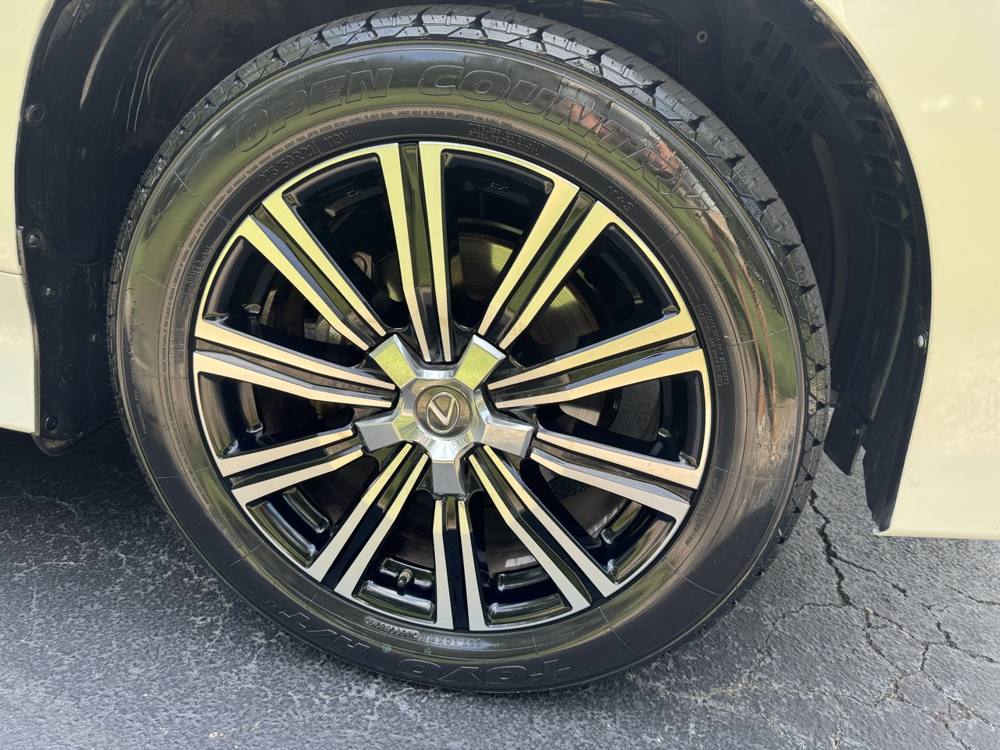 2021 Lexus LX — photo 9 of 42