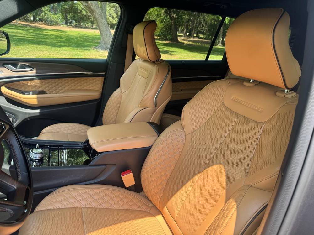 2021 Jeep Grand Cherokee L — photo 17 of 44