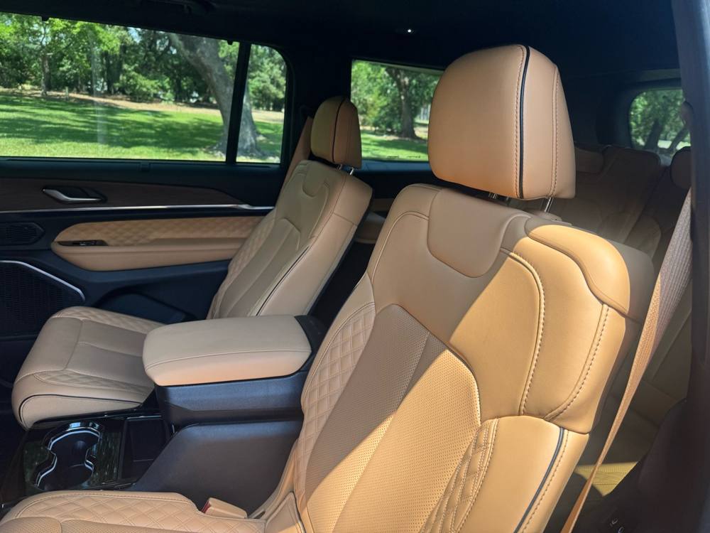 2021 Jeep Grand Cherokee L — photo 19 of 44