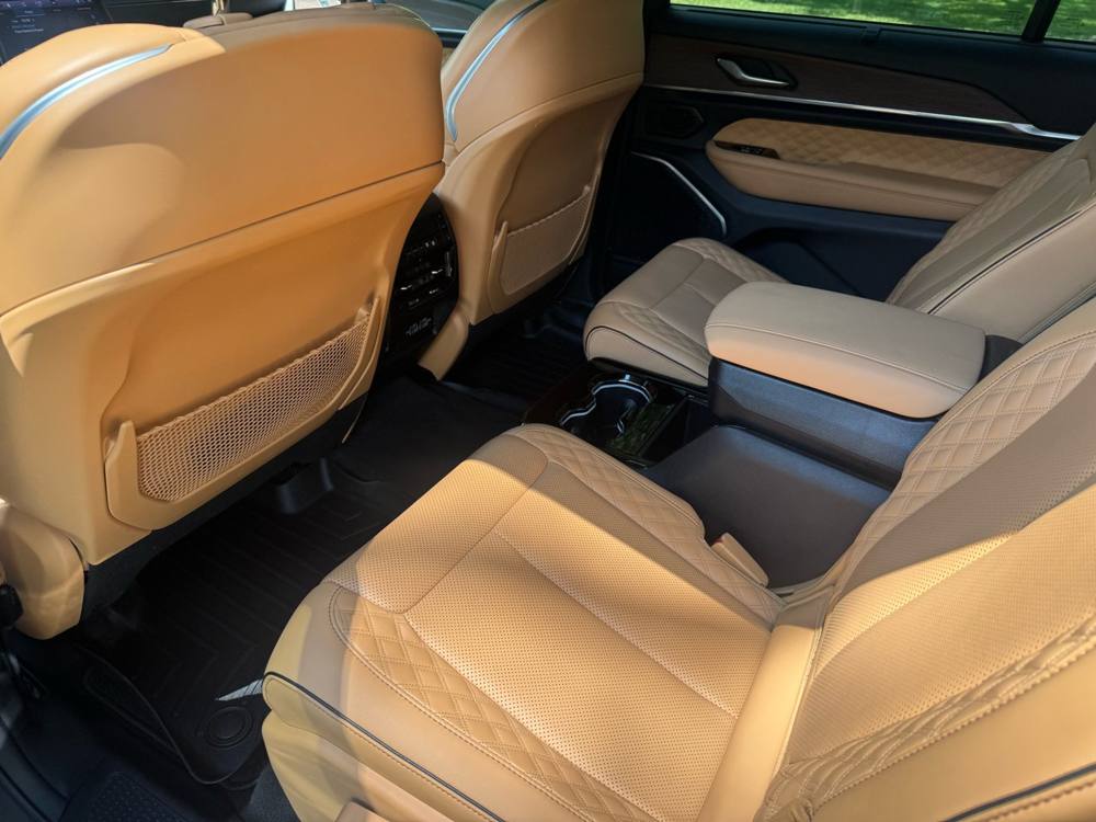 2021 Jeep Grand Cherokee L — photo 20 of 44