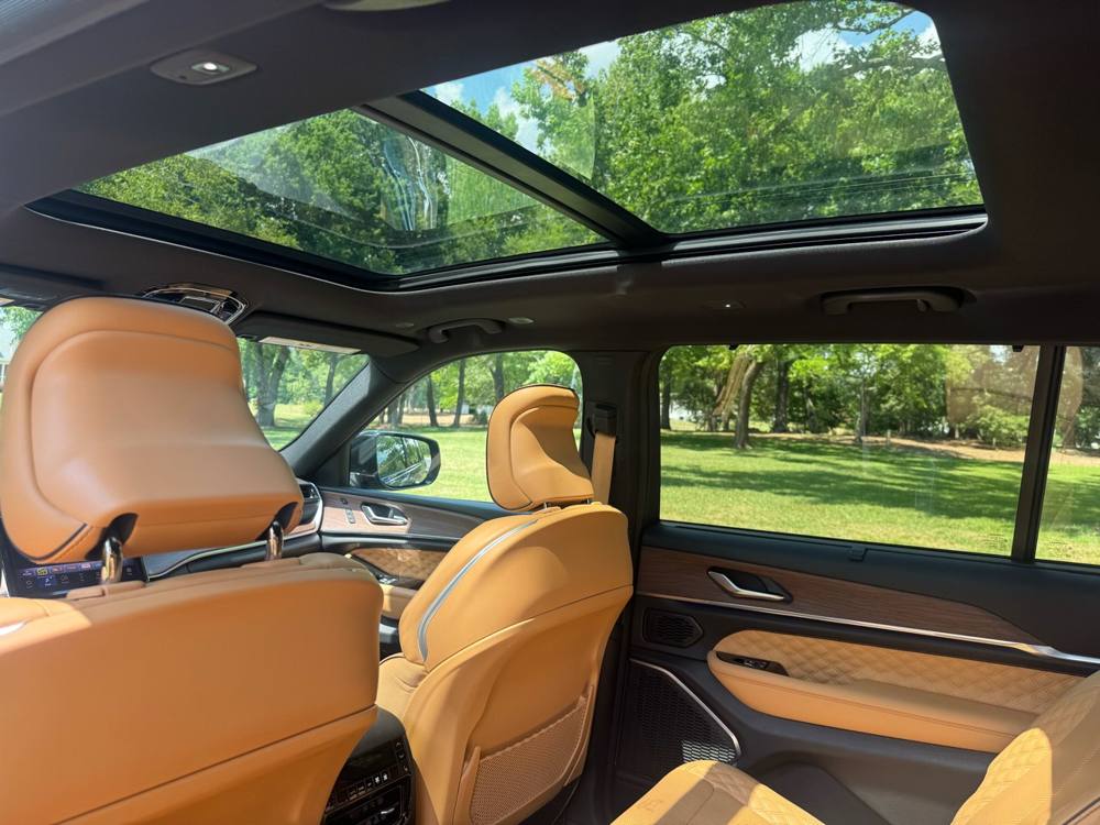 2021 Jeep Grand Cherokee L — photo 25 of 44