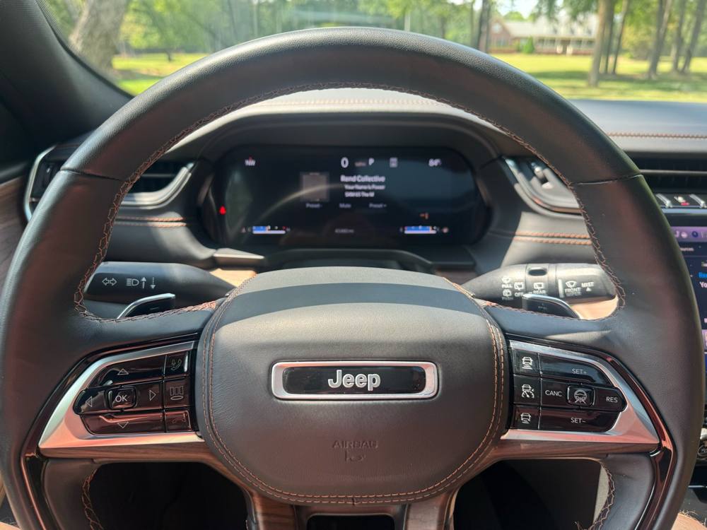2021 Jeep Grand Cherokee L — photo 26 of 44
