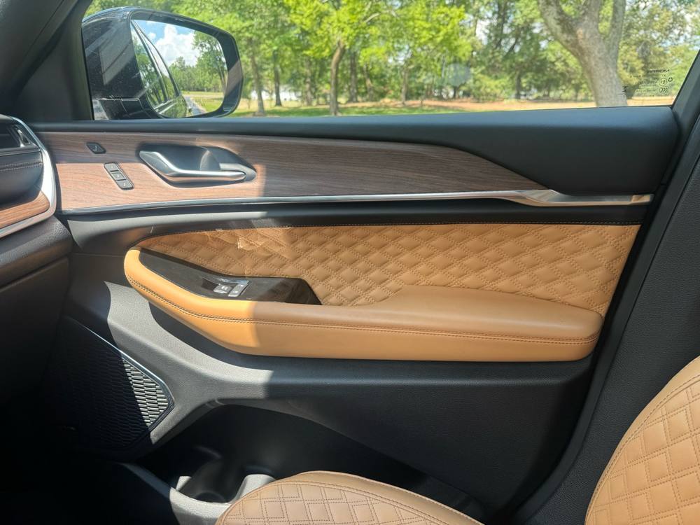 2021 Jeep Grand Cherokee L — photo 33 of 44