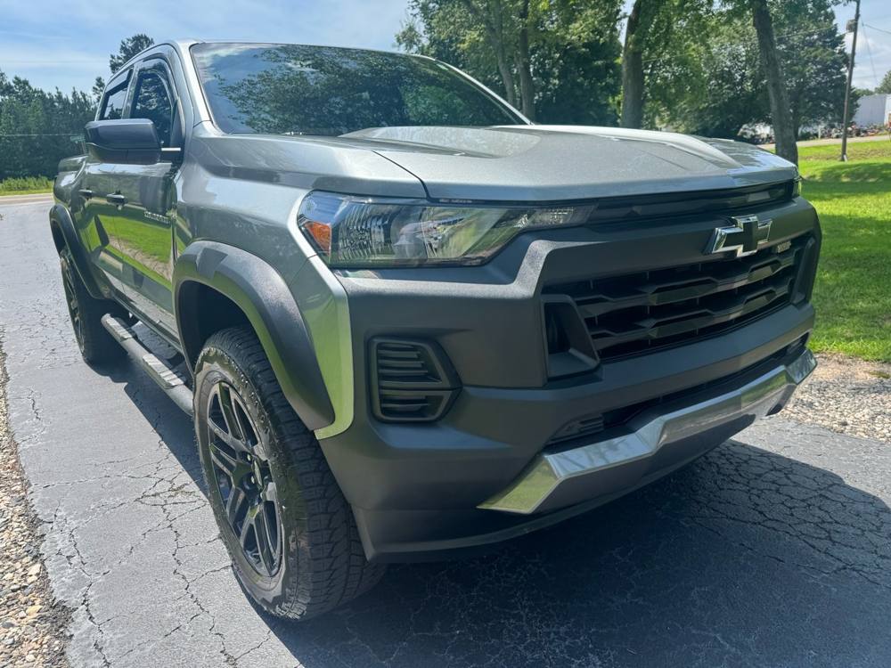 2025 Chevrolet Colorado — photo 10 of 42