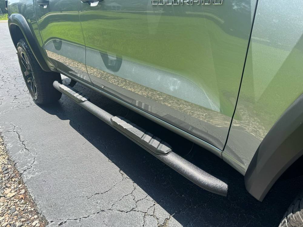 2025 Chevrolet Colorado — photo 13 of 42