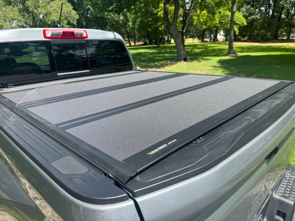 2025 Chevrolet Colorado — photo 15 of 42