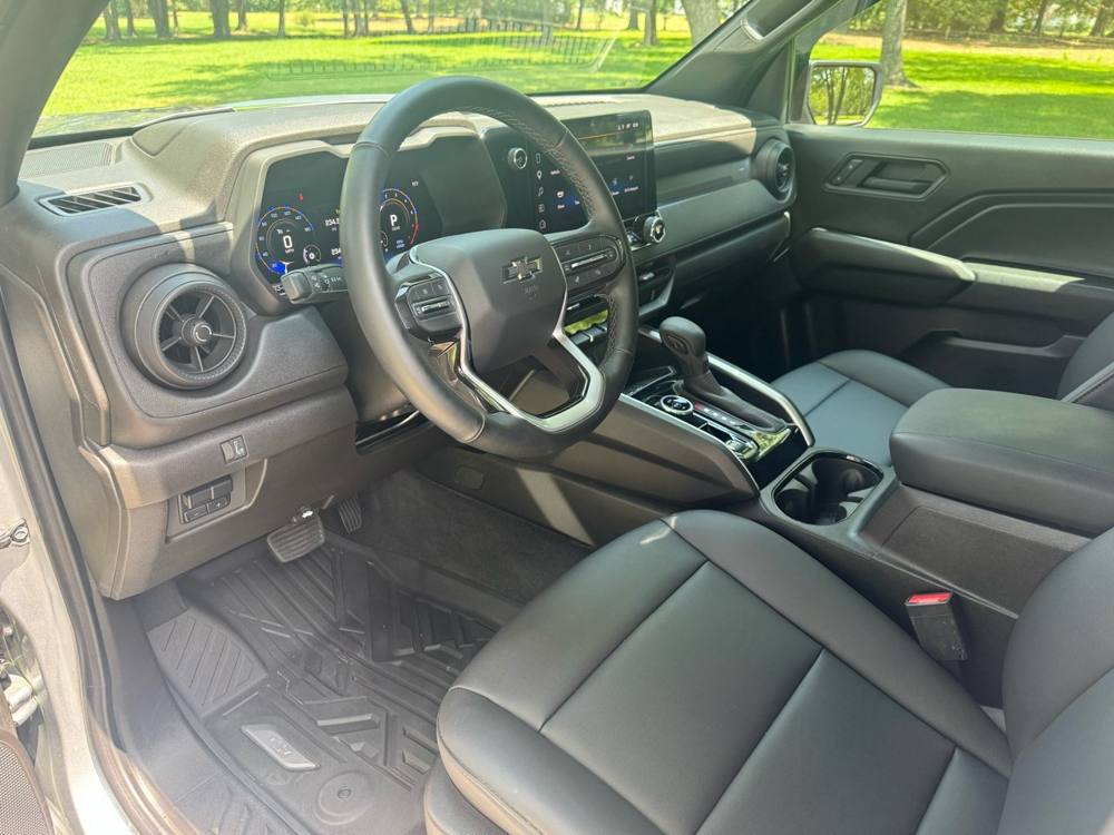 2025 Chevrolet Colorado — photo 17 of 42