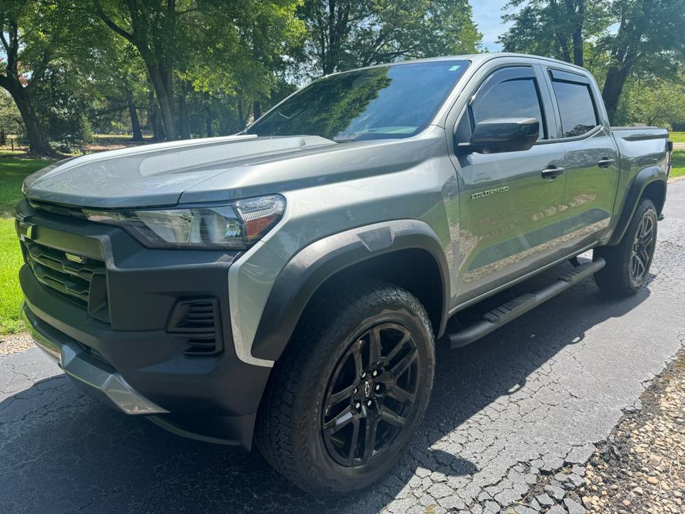 2025 Chevrolet Colorado — photo 2 of 42