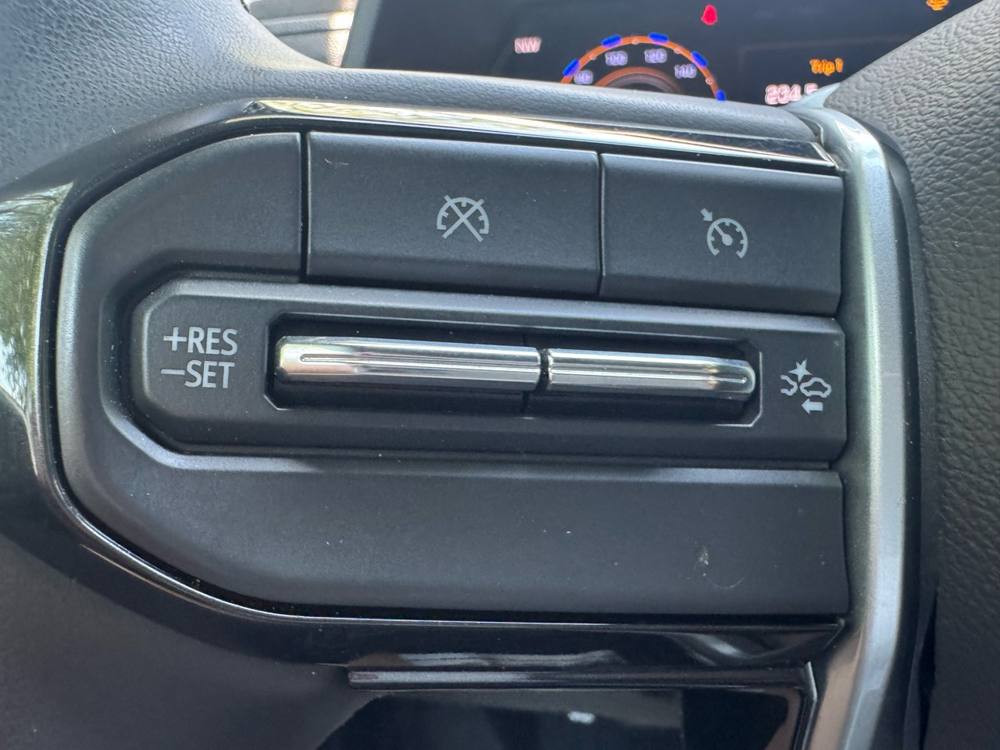2025 Chevrolet Colorado — photo 23 of 42