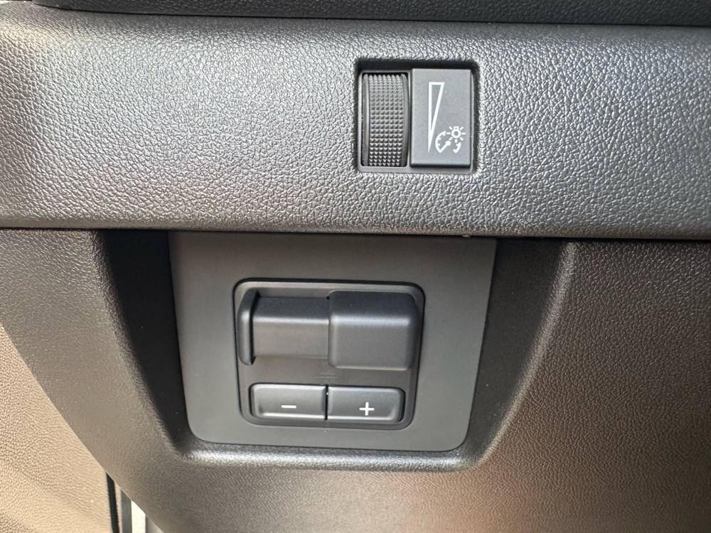 2025 Chevrolet Colorado — photo 27 of 42