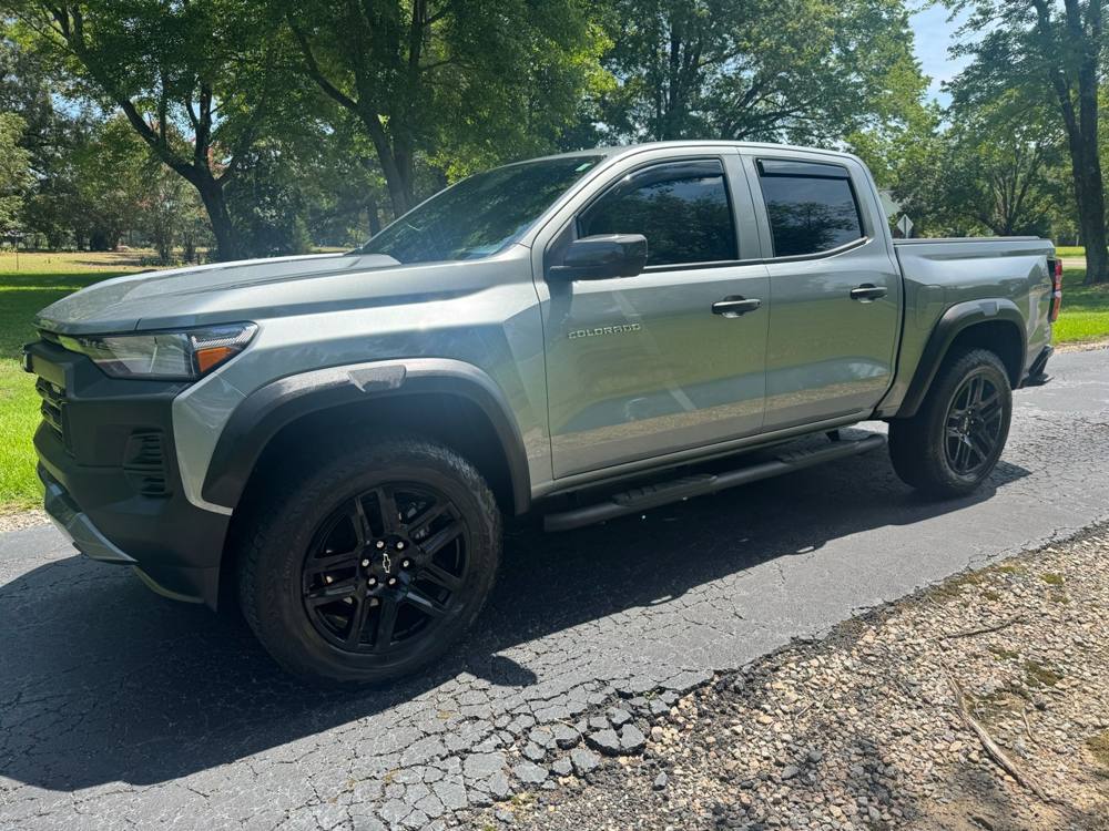2025 Chevrolet Colorado — photo 3 of 42