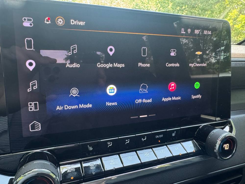 2025 Chevrolet Colorado — photo 32 of 42