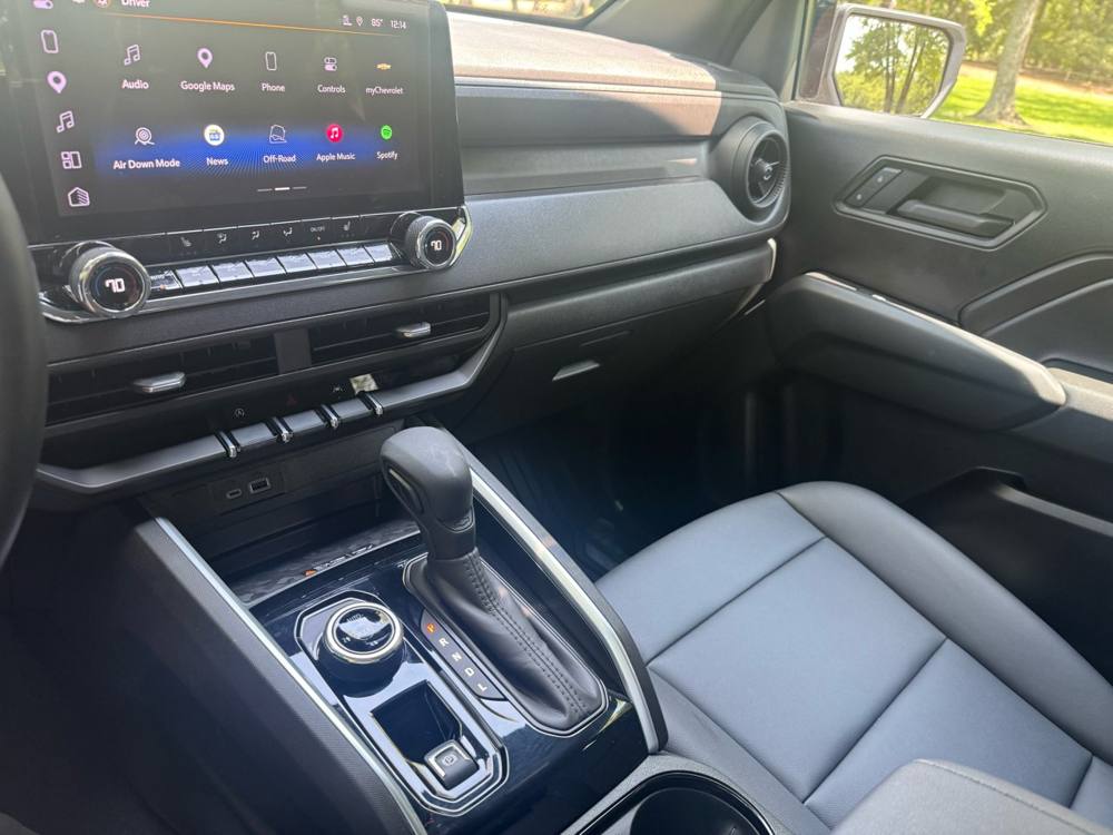 2025 Chevrolet Colorado — photo 38 of 42