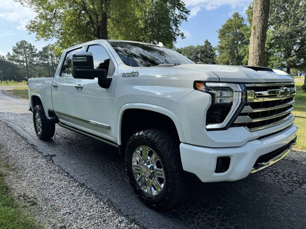 2024 Chevrolet Silverado 2500HD — photo 10 of 45