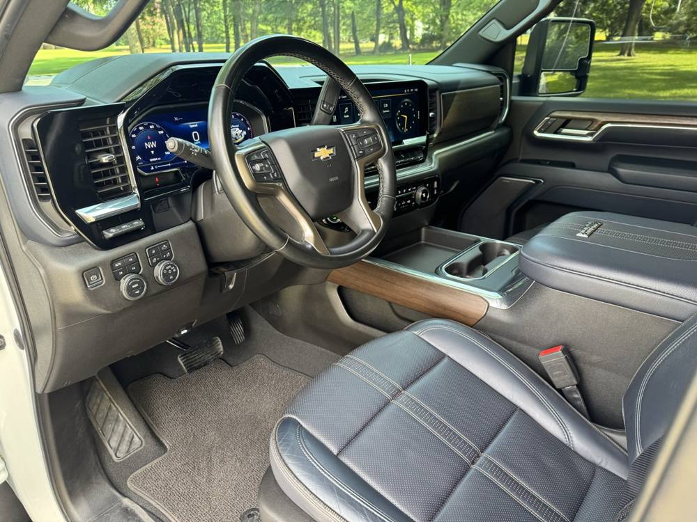 2024 Chevrolet Silverado 2500HD — photo 18 of 45