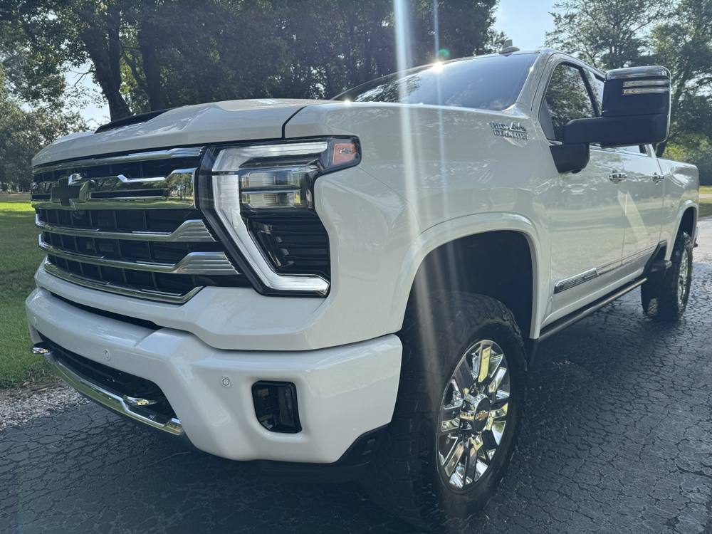 2024 Chevrolet Silverado 2500HD — photo 2 of 45