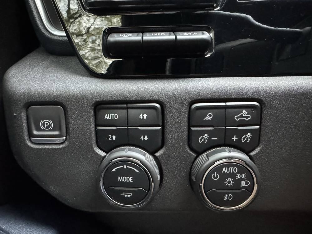 2024 Chevrolet Silverado 2500HD — photo 31 of 45